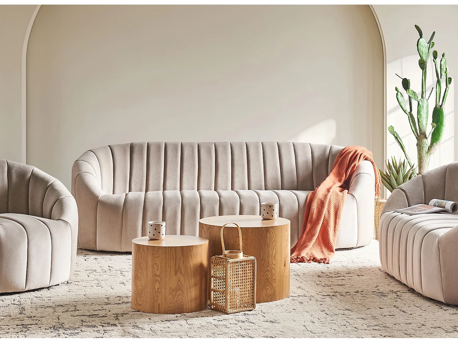 3-Sitzer Sofa Samt beige gesteppt oval Muschelform niedrige Rückenlehne Malung