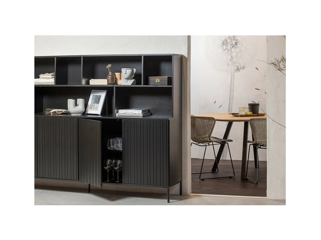 GRAVURE - Geschirrschrank aus Schwarzkiefer