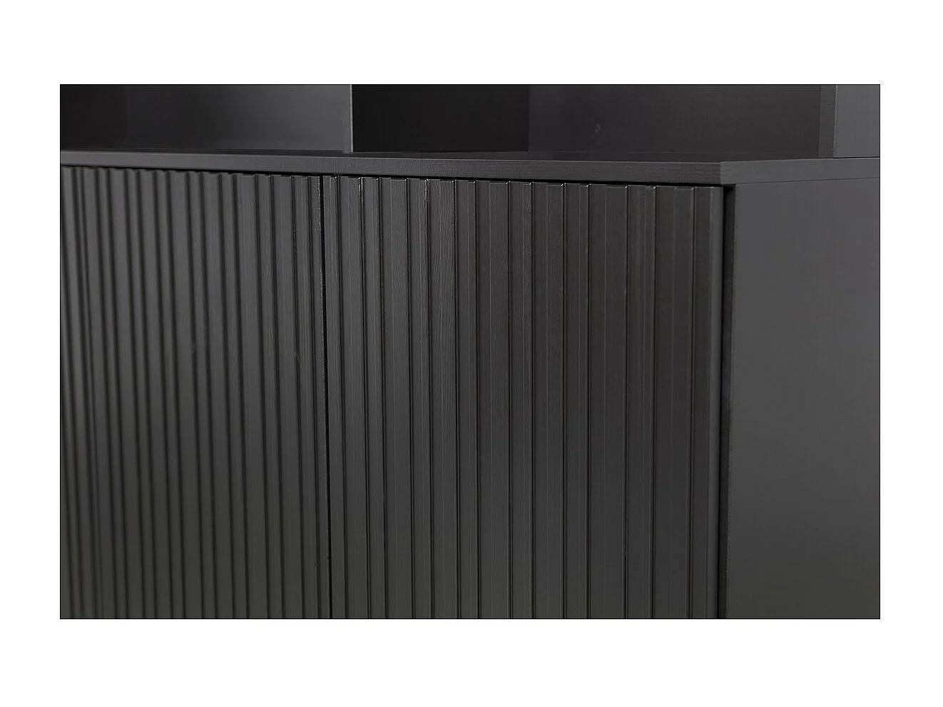 GRAVURE - Geschirrschrank aus Schwarzkiefer