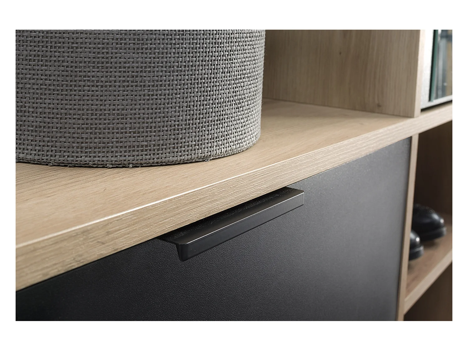 MINIO go for it, Armoire MELO en chêne Artisan/noir avec assise