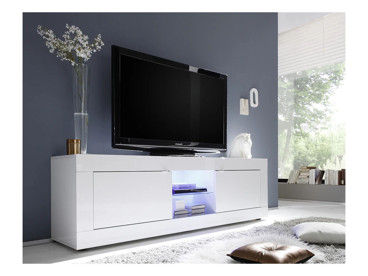 Mobile porta TV design moderno con ante e vano a giorno con ripiano in vetro 181x56 PTL2 bianco lucido