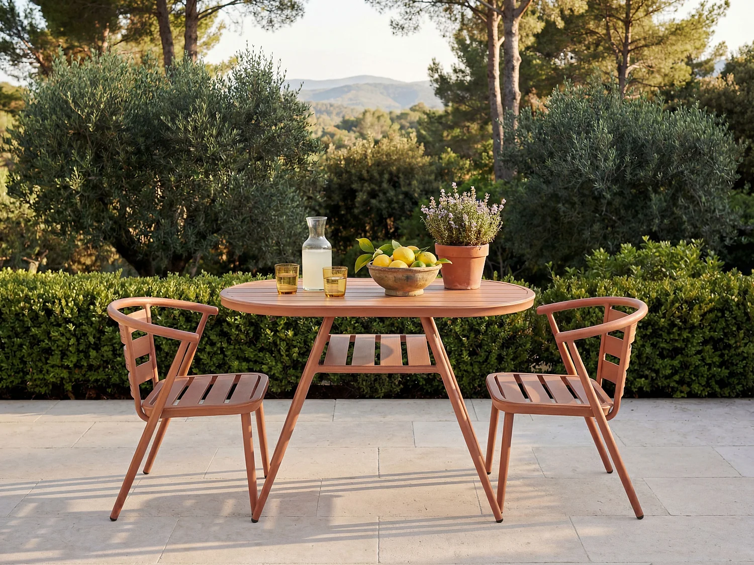 Salle à manger de jardin en aluminium : une table et 2 fauteuils - Cuivré - ADEA de MYLIA