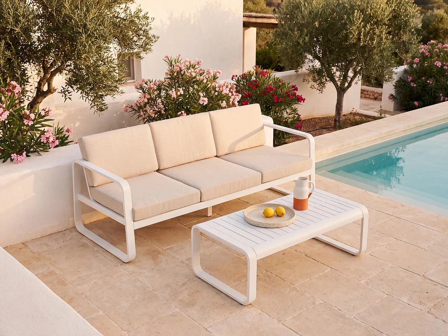 Salon de jardin en aluminium : 1 canapé 3 places et 1 table basse - Blanc avec coussins beiges - LOMIA de MYLIA
