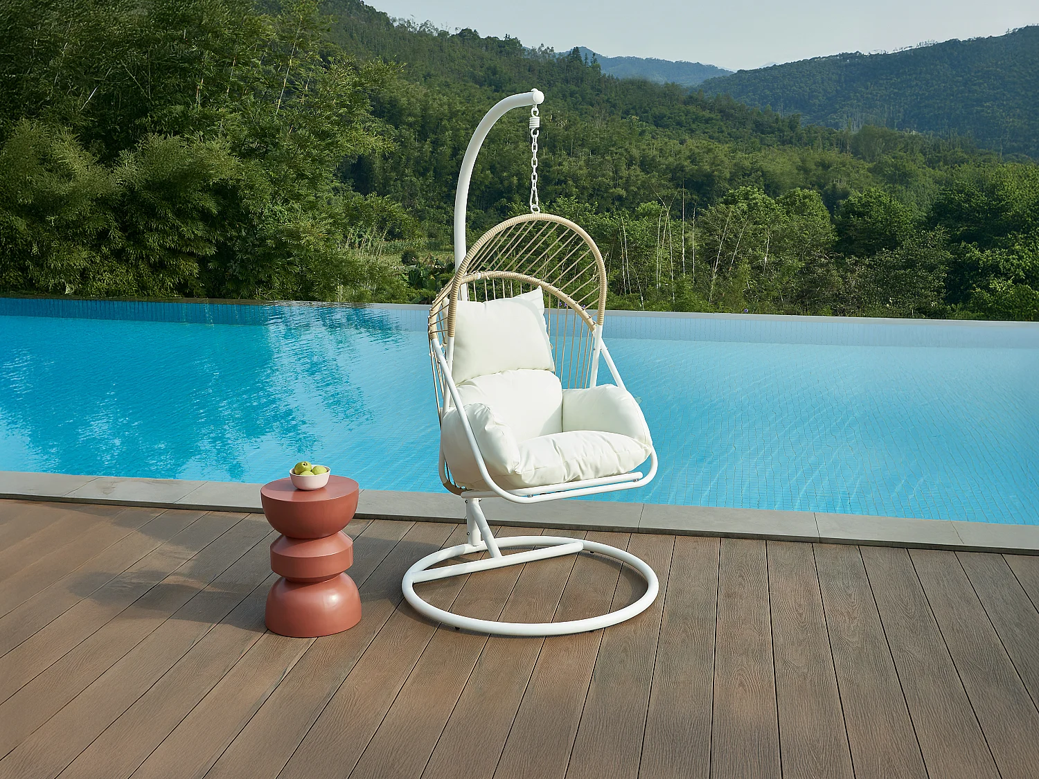 Fauteuil suspendu en résine tressée - Naturel clair avec coussins blancs - LUTUS de MYLIA