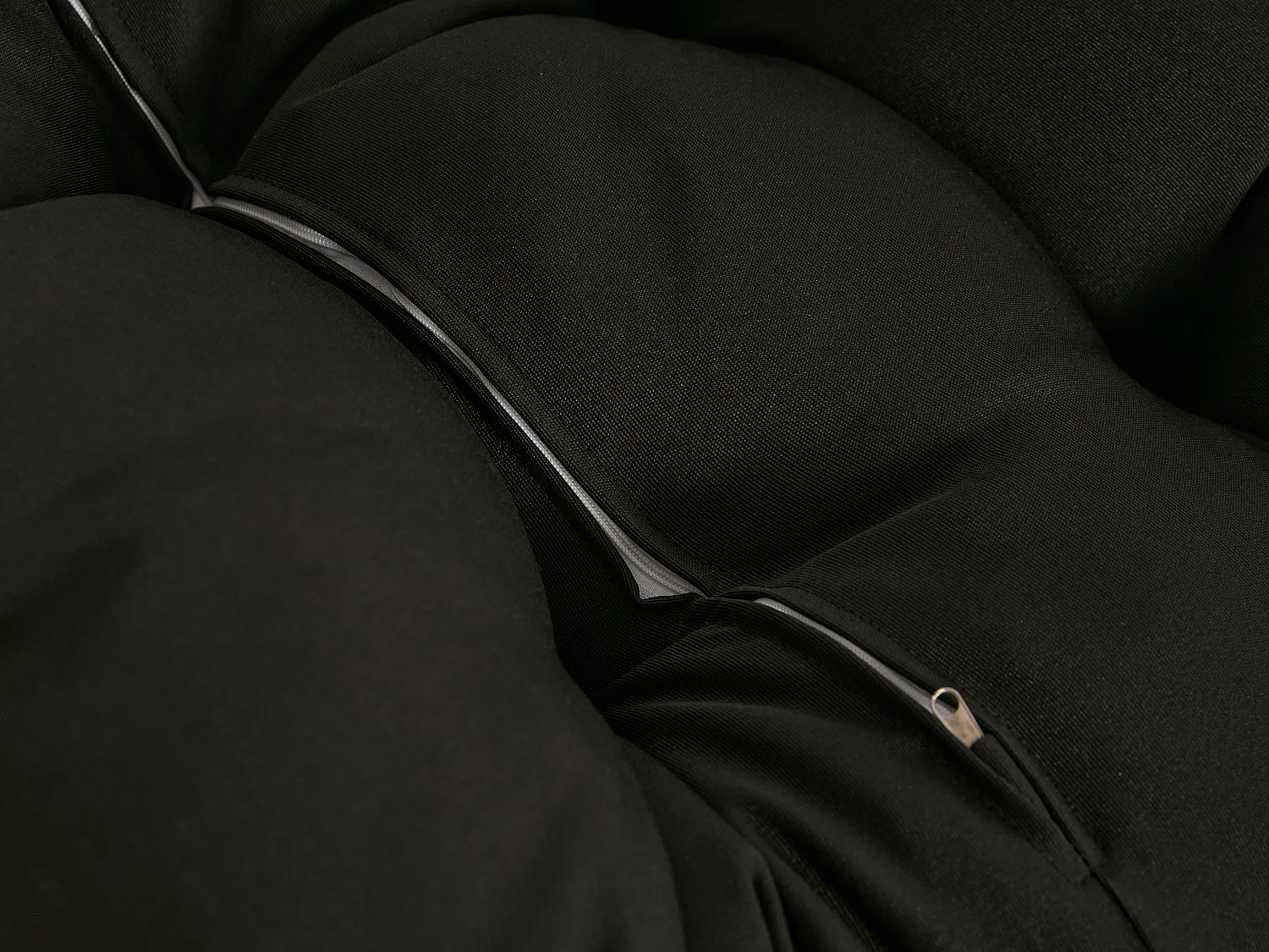 Fauteuil suspendu en résine tressée - Naturel clair avec coussin noir - ZALO de MYLIA