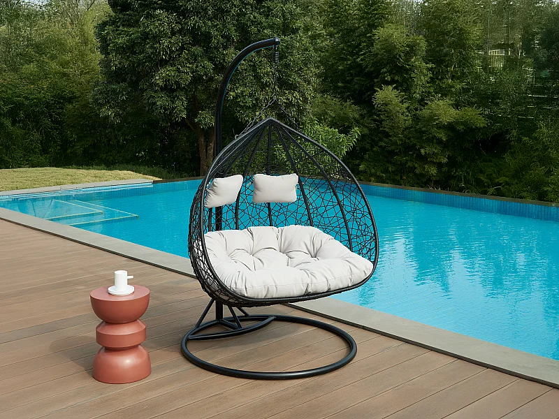 Poltrona sospesa 2 posti in resina intrecciata Nero con cuscini grigi - CAYAMBE di MYLIA