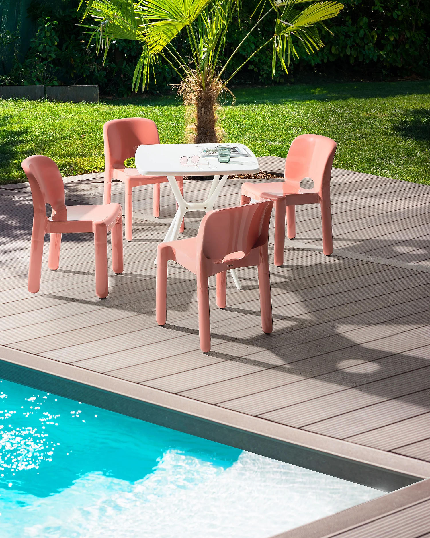 Kunststoffstühle grau 4er Set für den Innen- und Außenbereich geeignet Pesaro