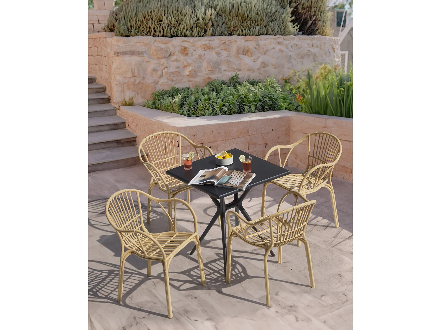 Gartenstühle 4er Set Kunststoff beige wetterfest leicht modern Andora