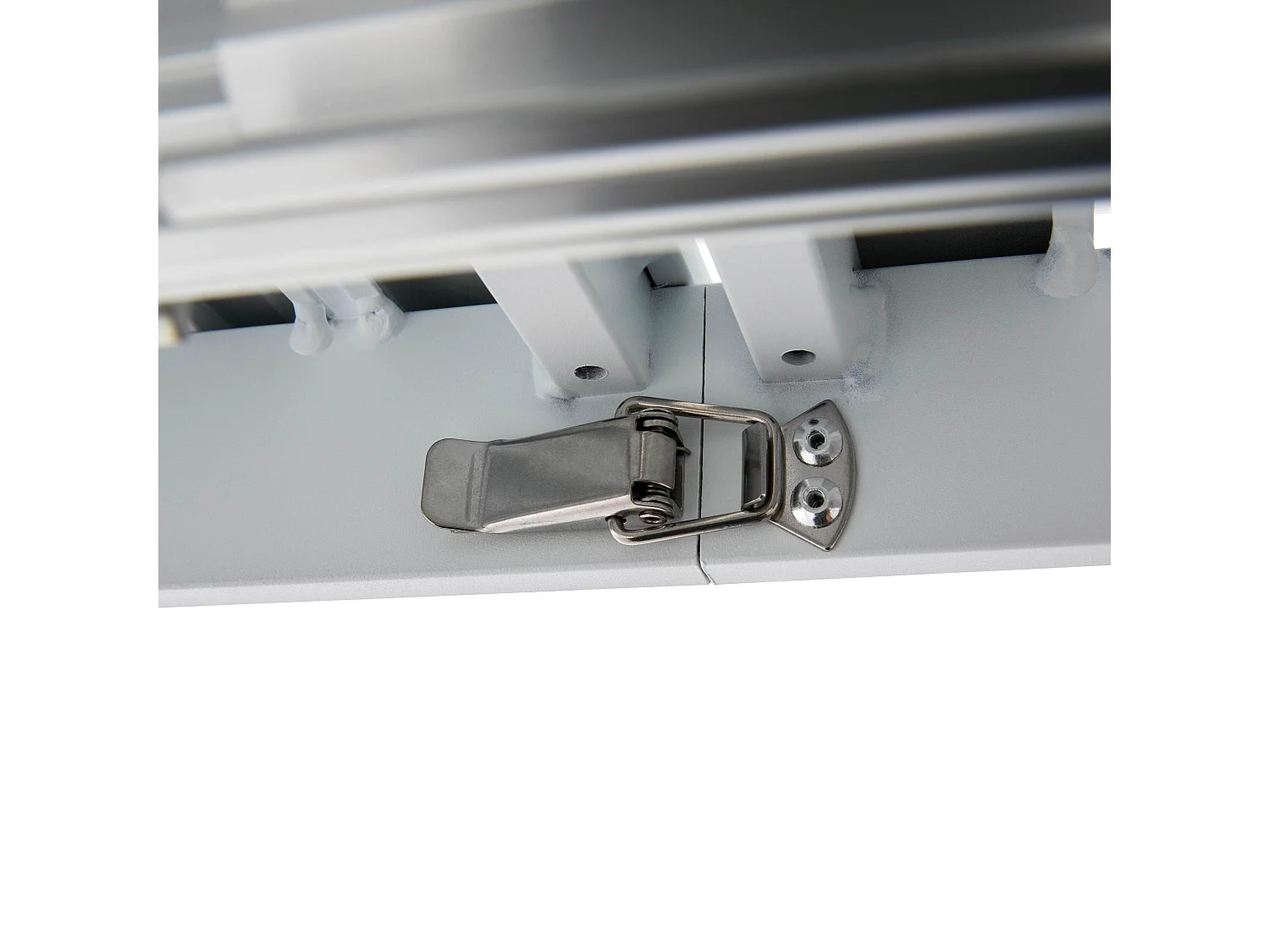 Uitschuifbare tafel en 8 tuinstoelenset in wit aluminium