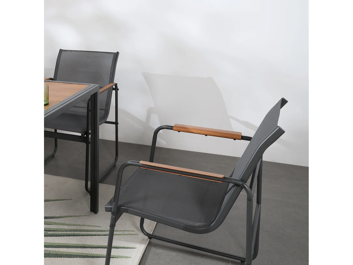 Set da giardino 6 posti antracite e legno con sedie impilabili