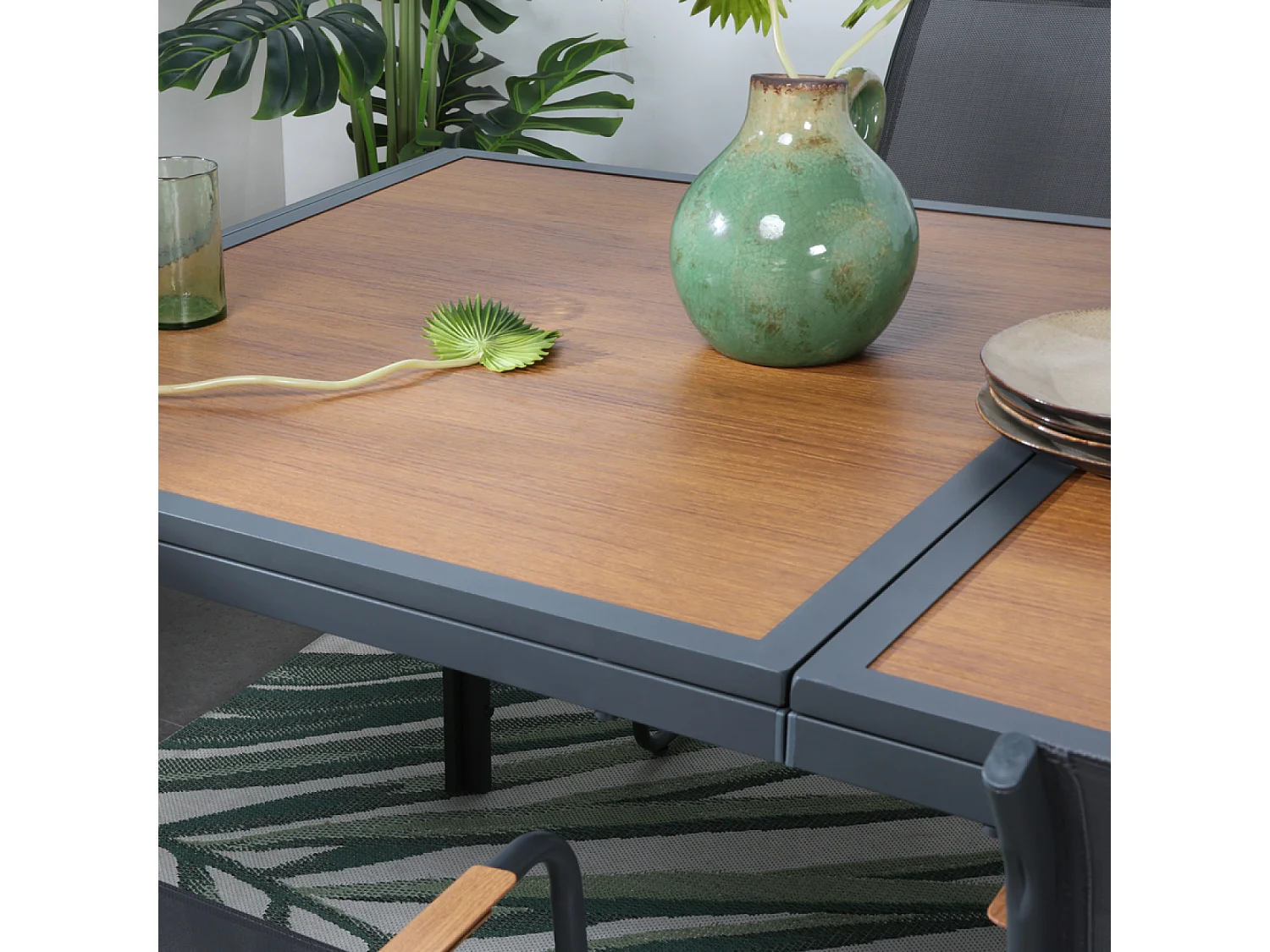 Set da giardino 6 posti antracite e legno con sedie impilabili