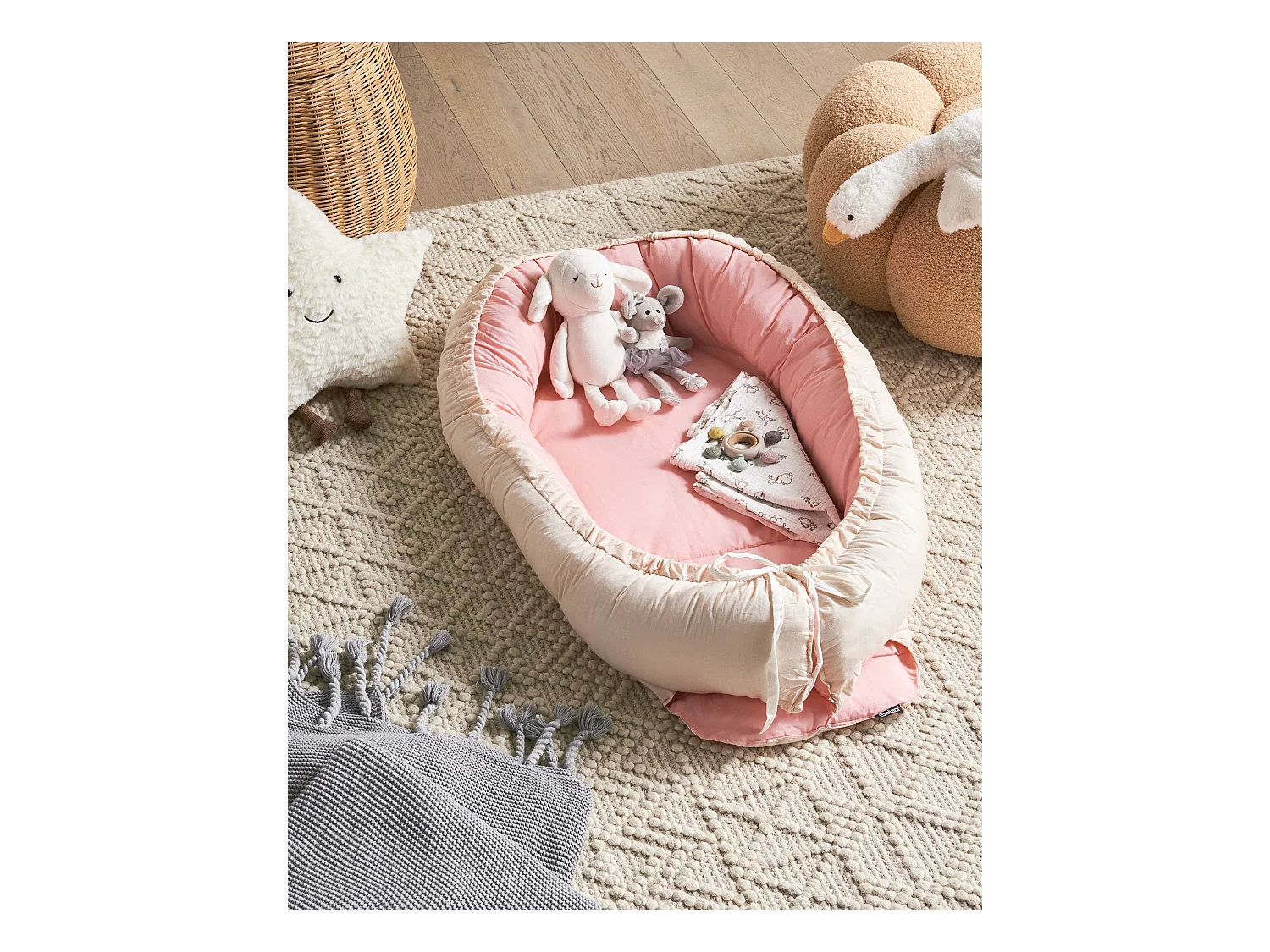Nid cocon pour bébé EREB Coton Rose