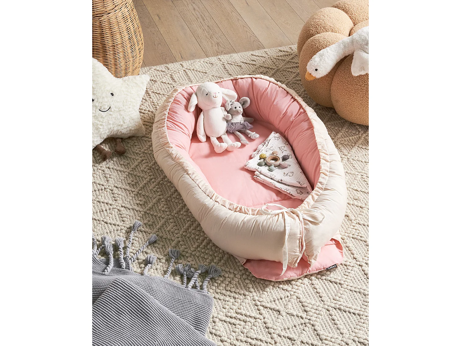 Nid cocon pour bébé EREB Coton Rose