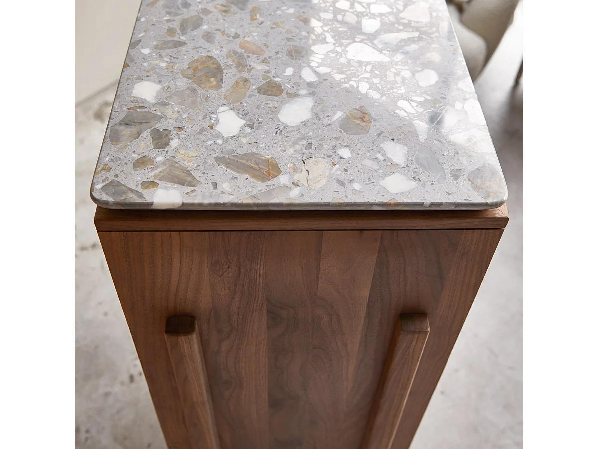 Anrichte Isaure aus massivem Nussbaumholz und Premium-Terrazzo 80 cm