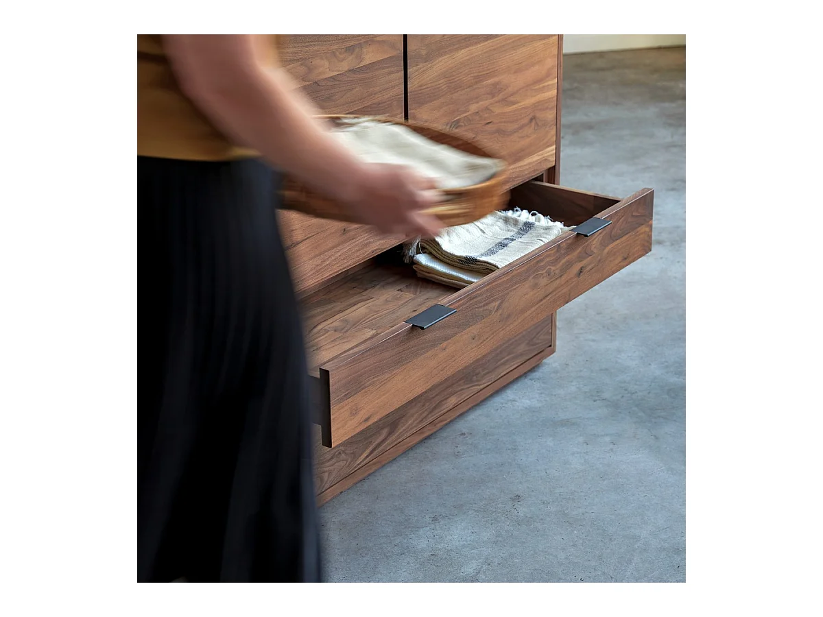 Anrichte Senson aus massivem Nussbaumholz 110