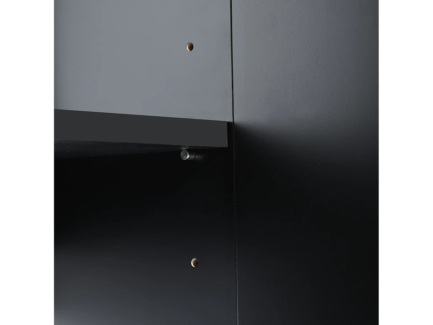 URBAN MEUBLE Buffet noir design nervuré 4 portes avec accents dorés