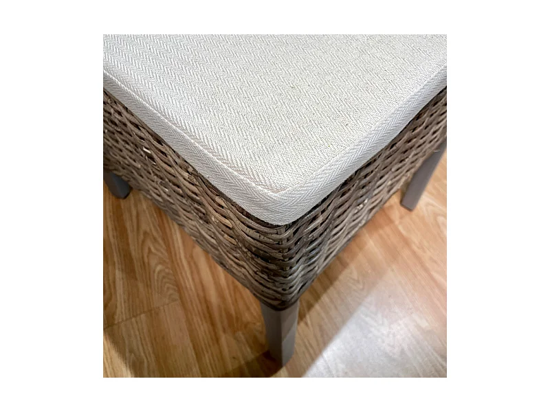 Chaise en kubu naturel tressé et pieds bois gris clair – BORA BORA 2