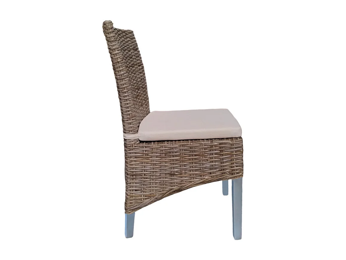 Chaise en kubu naturel tressé et pieds bois gris clair – BORA BORA 2