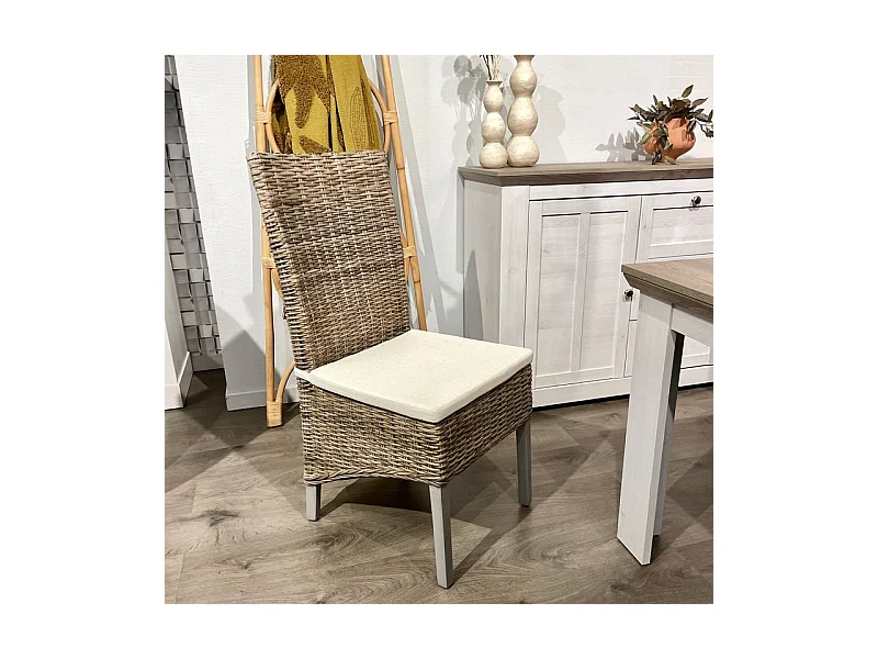 Lot 2 chaises en kubu tressé et pieds bois gris clair – BORA BORA 2