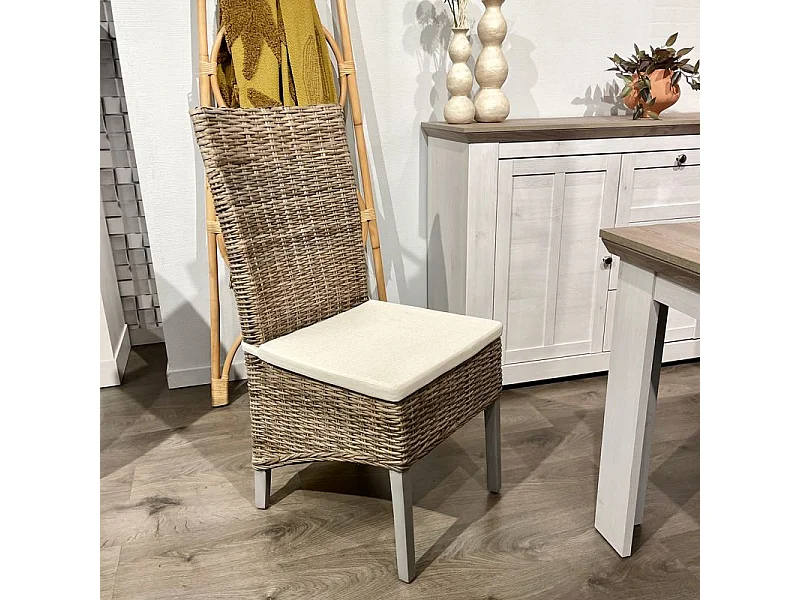 Lot 2 chaises en kubu tressé et pieds bois gris clair – BORA BORA 2