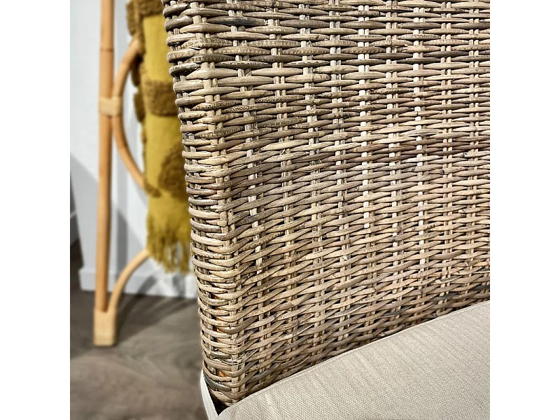 Lot 2 chaises en kubu tressé et pieds bois gris clair – BORA BORA 2