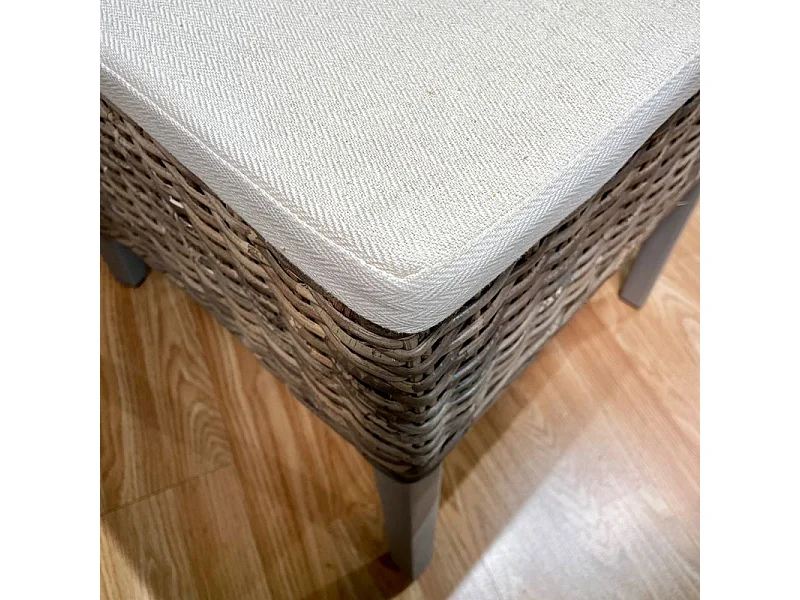 Lot 2 chaises en kubu tressé et pieds bois gris clair – BORA BORA 2