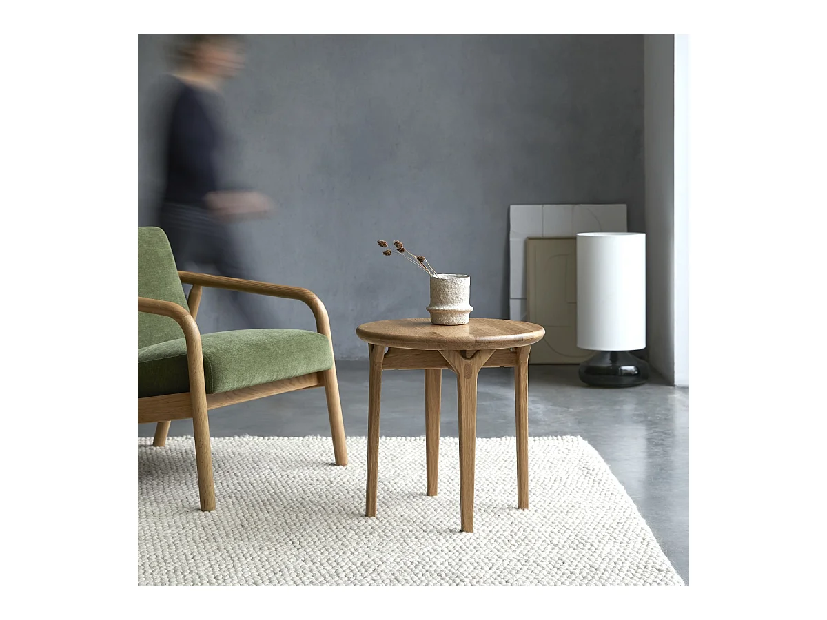 Ablagetisch Clara aus massivem Eichenholz