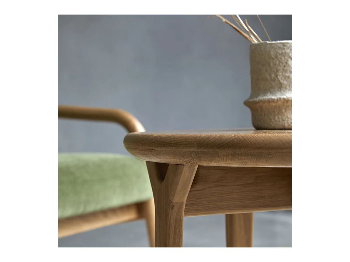 Ablagetisch Clara aus massivem Eichenholz