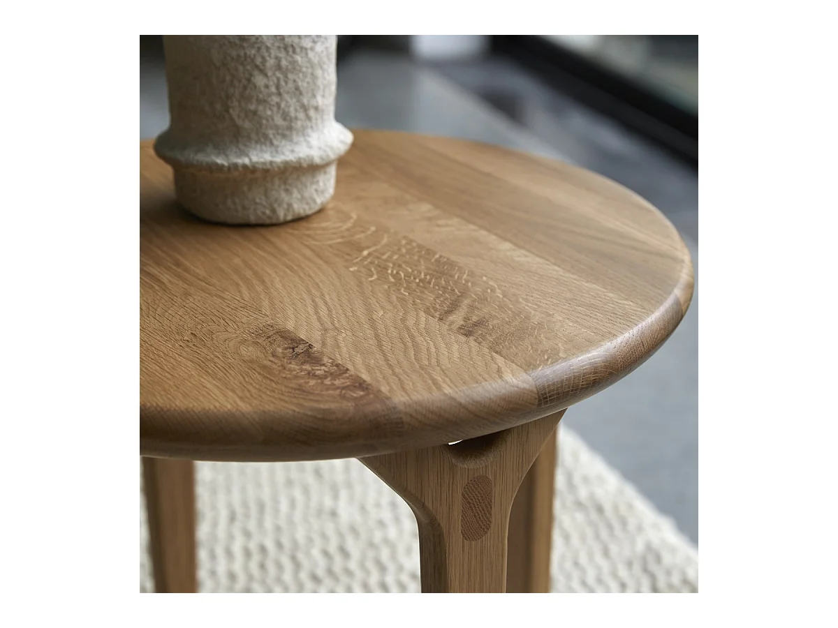 Ablagetisch Clara aus massivem Eichenholz