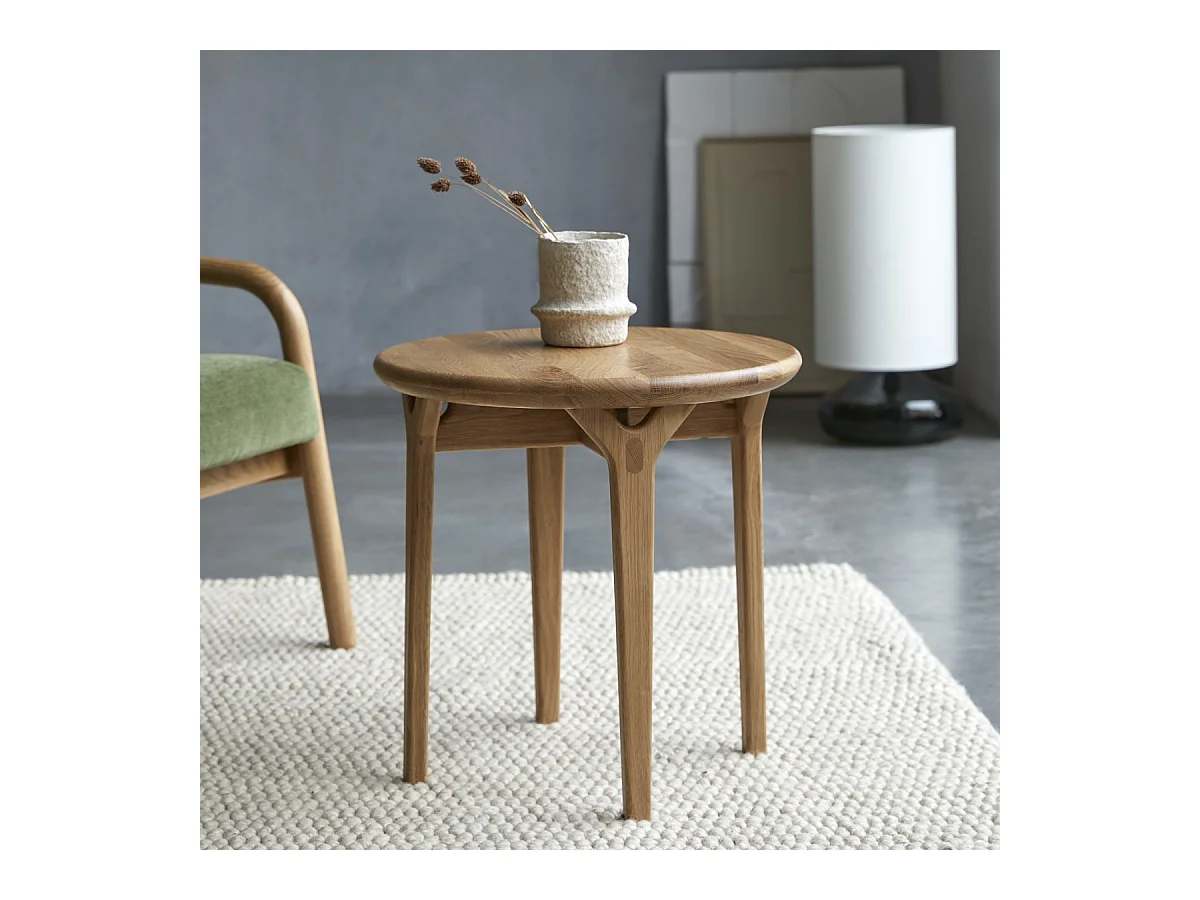 Ablagetisch Clara aus massivem Eichenholz