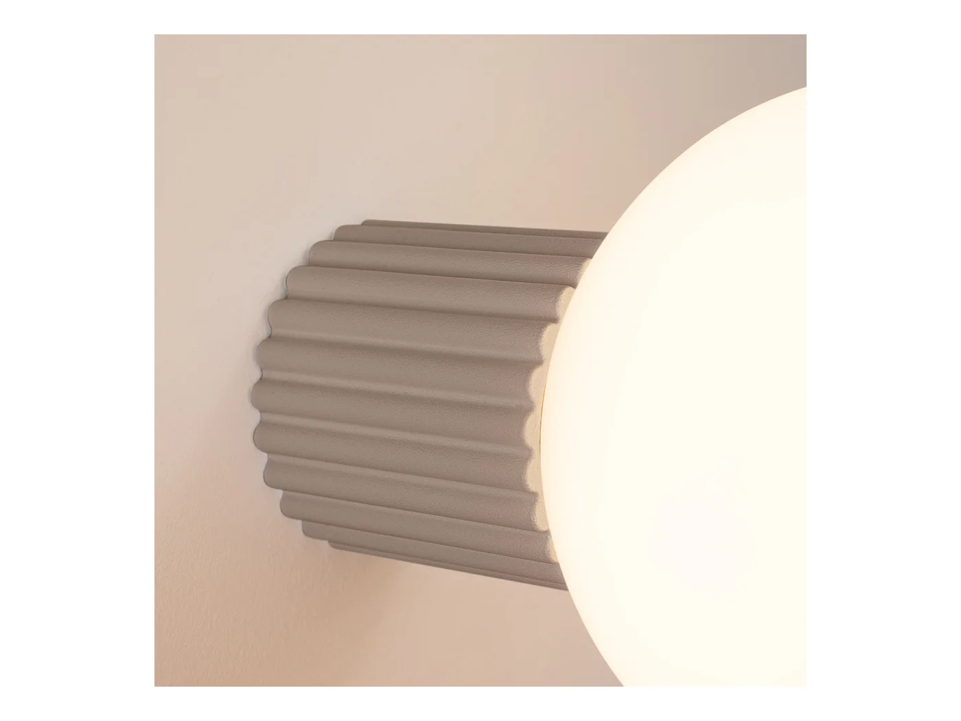 Applique Halo Moderne En Aluminium/Verre - 1 Sources Lumineuses - L.12 X H.12 Cm - Taupe