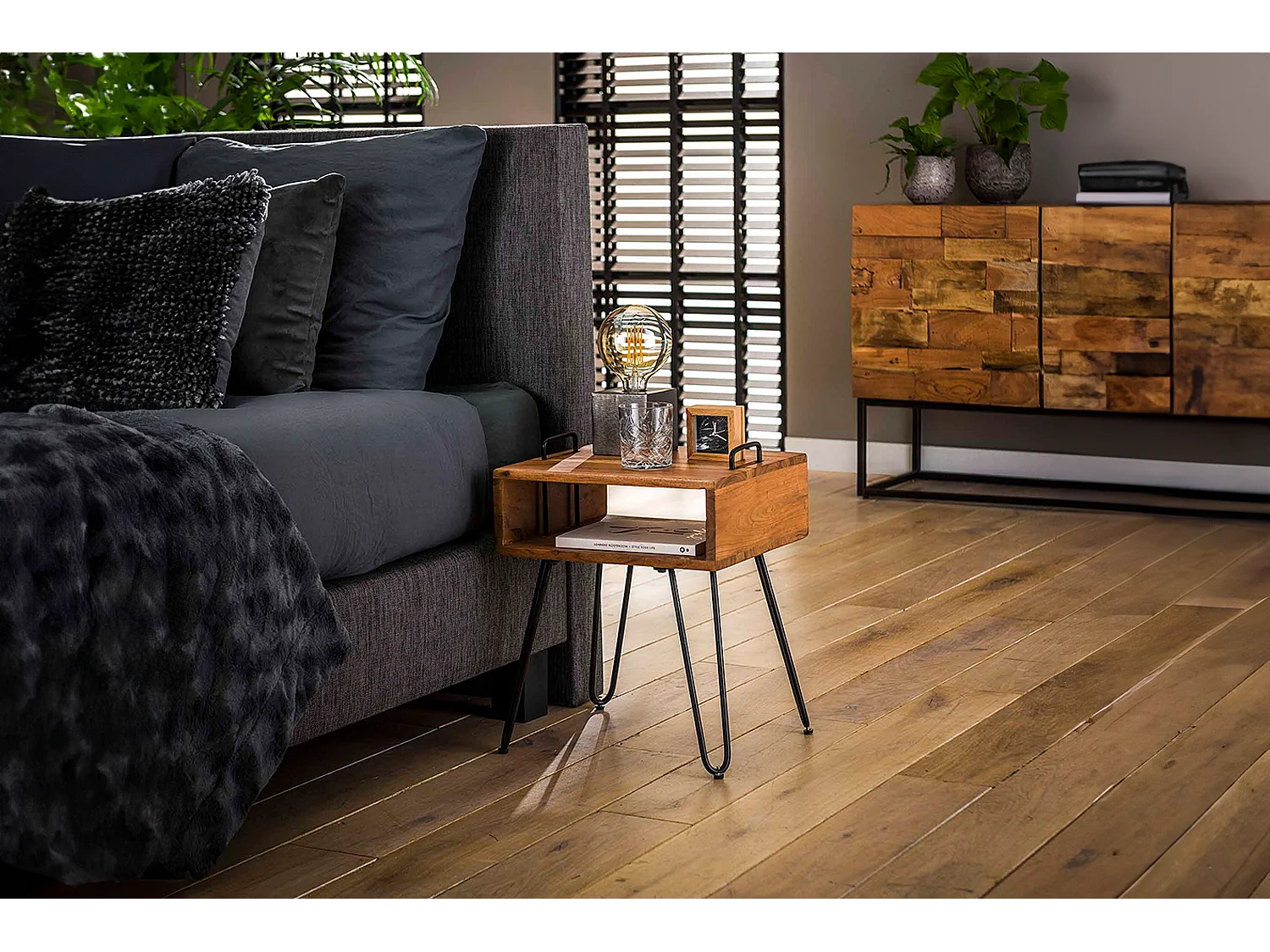 Mesilla de noche - Madera Madera - 34 x 40 cm - QARO