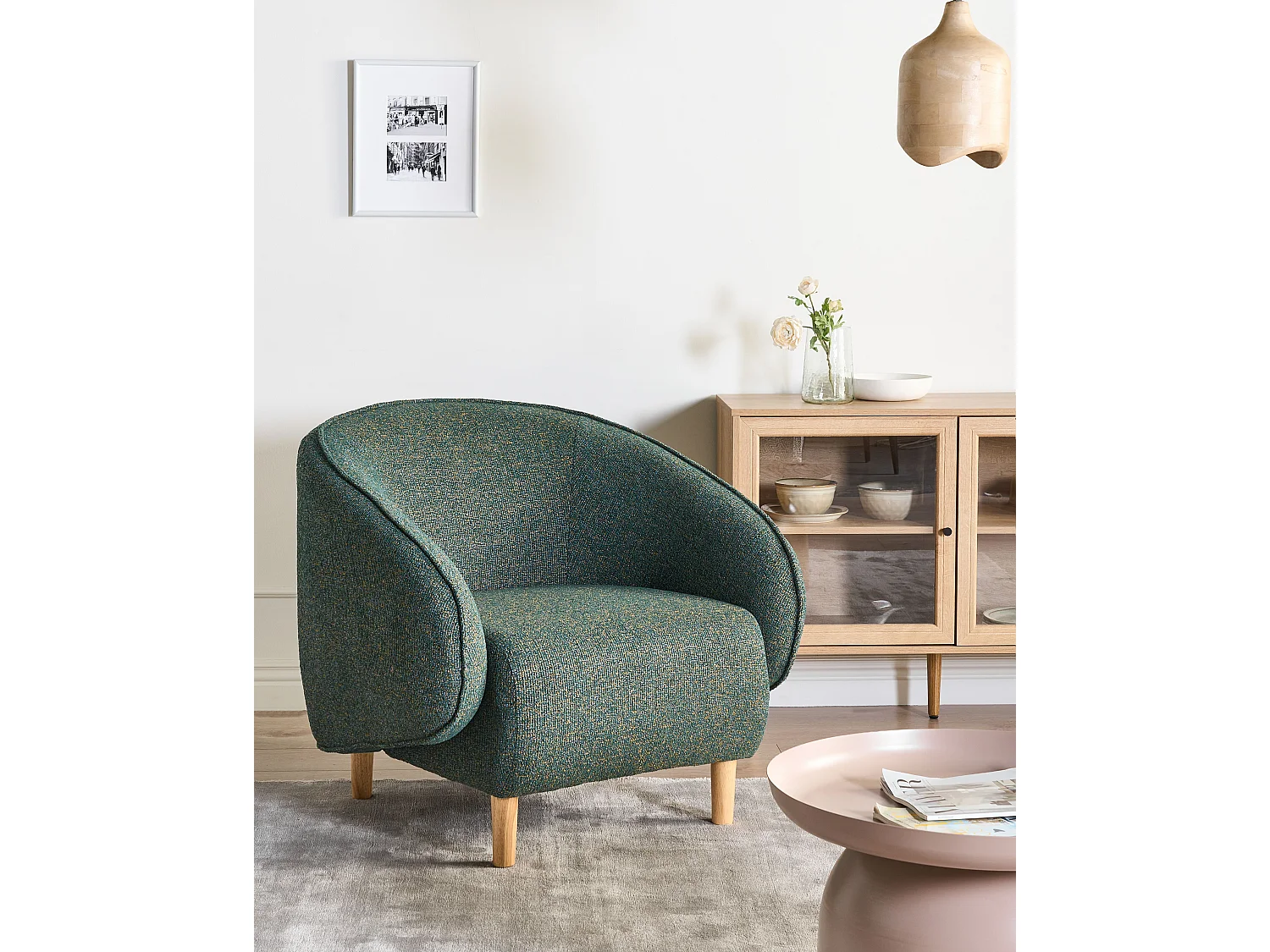 Sessel grün meliert mit abgerundeter Lehne helle Holzbeine Retro Umea