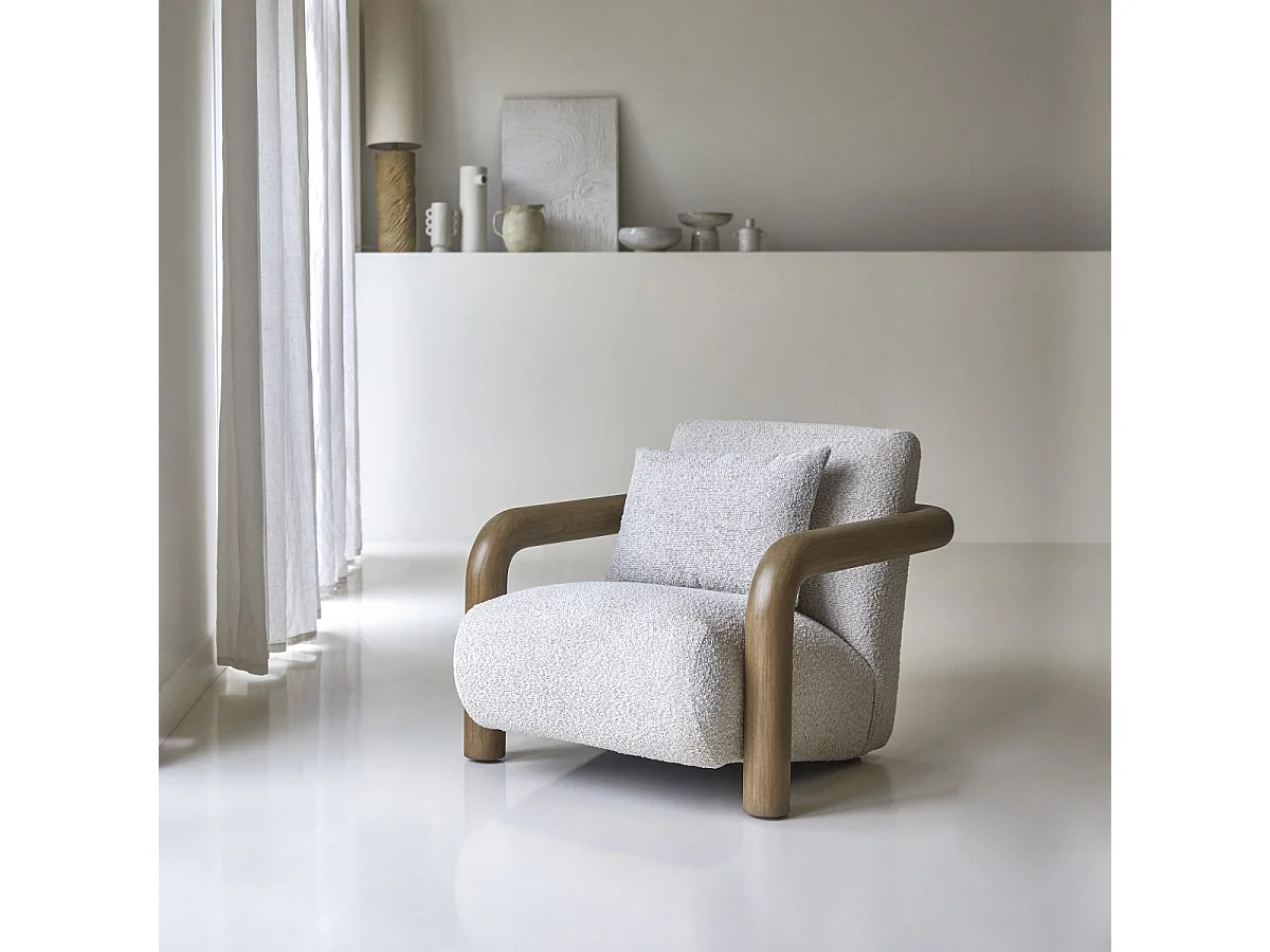 Sessel Nina aus massivem Mindiholz und ecrufarbenem Stoff ,1-Sitz