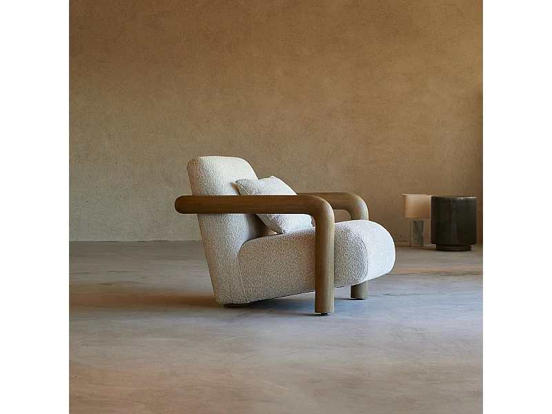 Sessel Nina aus massivem Mindiholz und ecrufarbenem Stoff ,1-Sitz