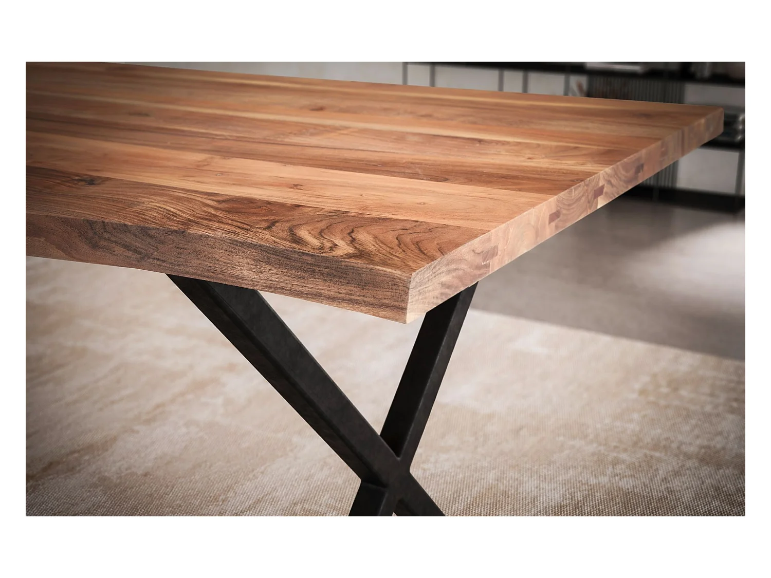 Eettafel 140x80x76 cm in massief acaciahout en metaal, keukentafel met natuurlijke randen, rechthoekige eettafel met x poten in zwart