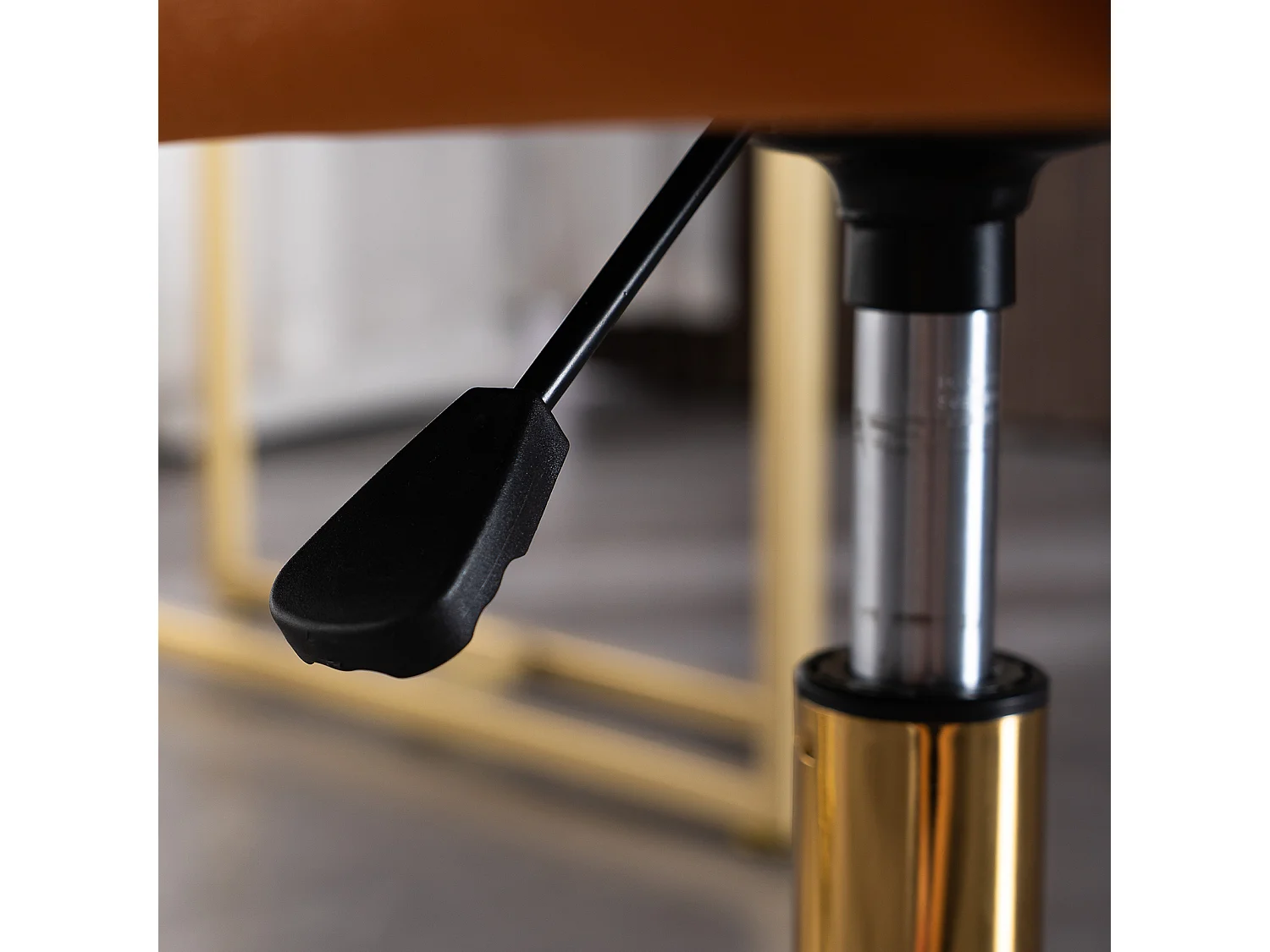 Fauteuil de bureau 360°pivotante et réglable en hauteur avec roulettes - orange