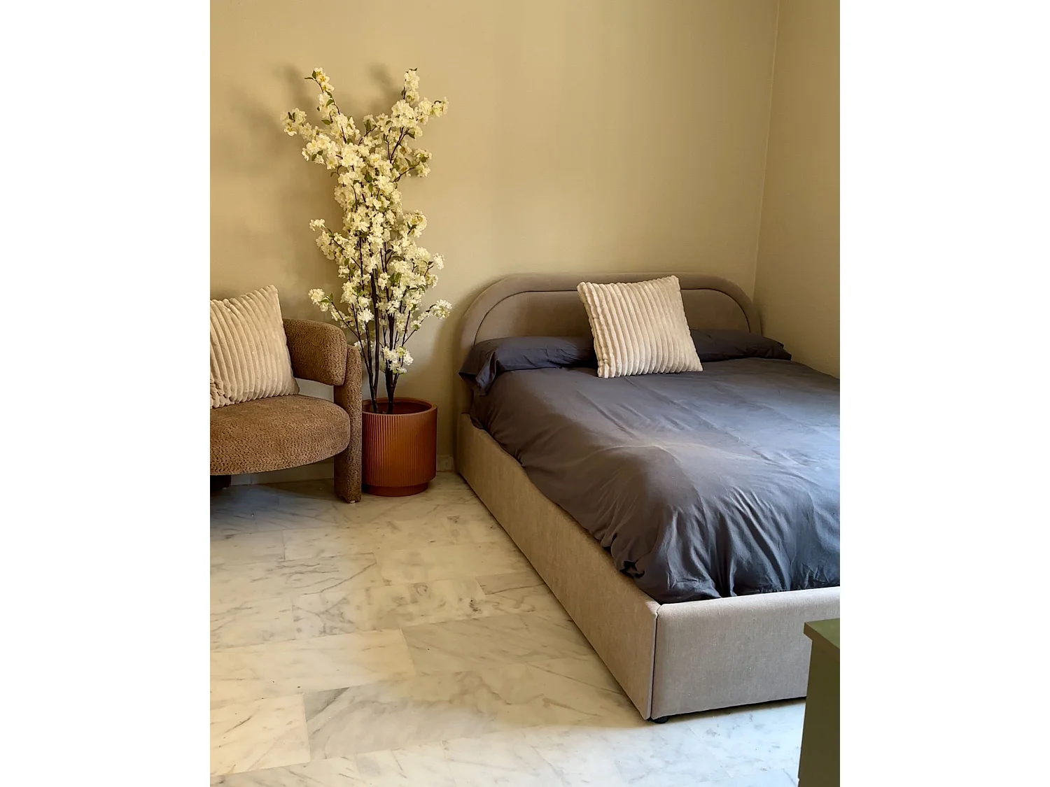 Lit ottoman Tissu QUILLIEN 140 x 200 cm Taupe