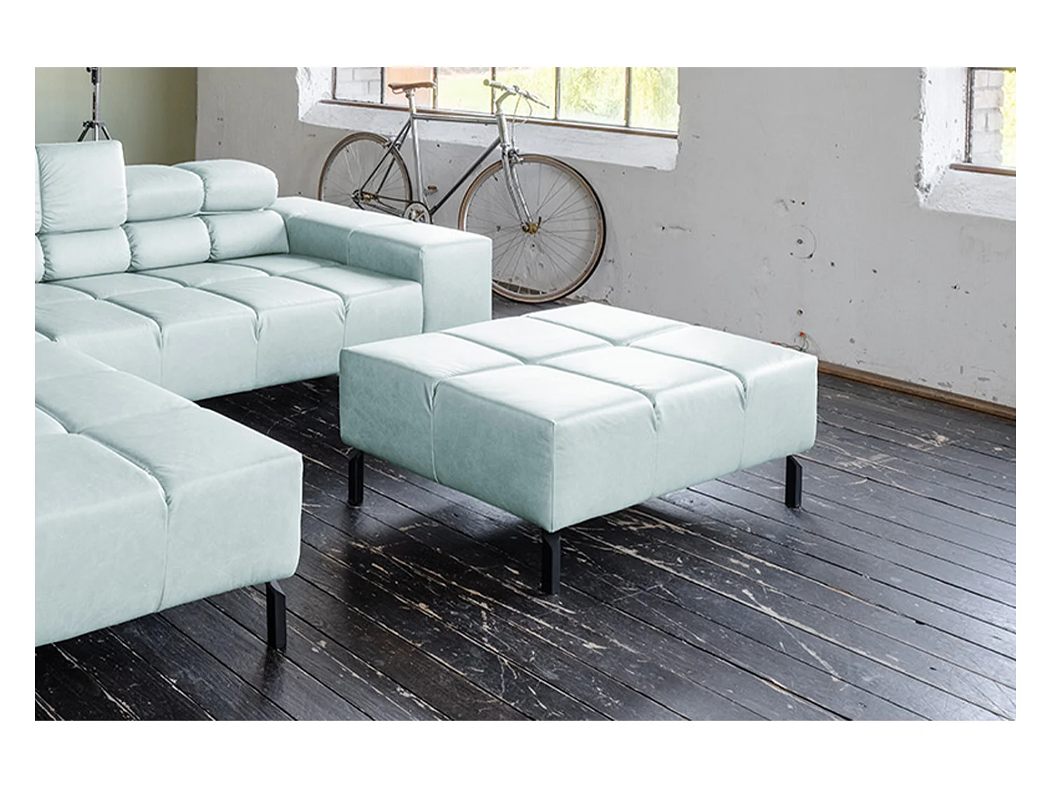 Pouf rembourré - bleu clair cuir - NELSON