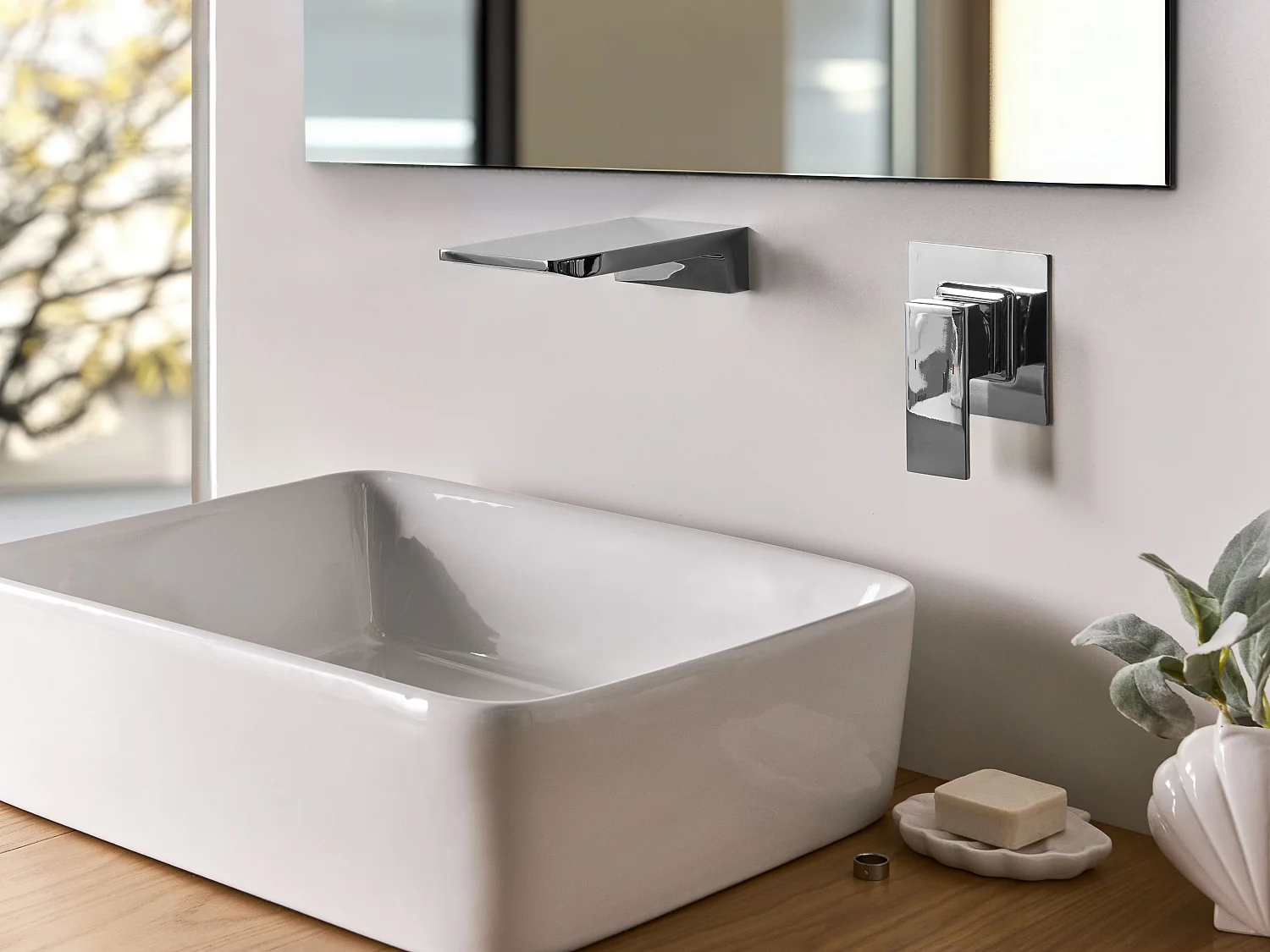 Robinet de lavabo mural KARUAY Laiton Argenté