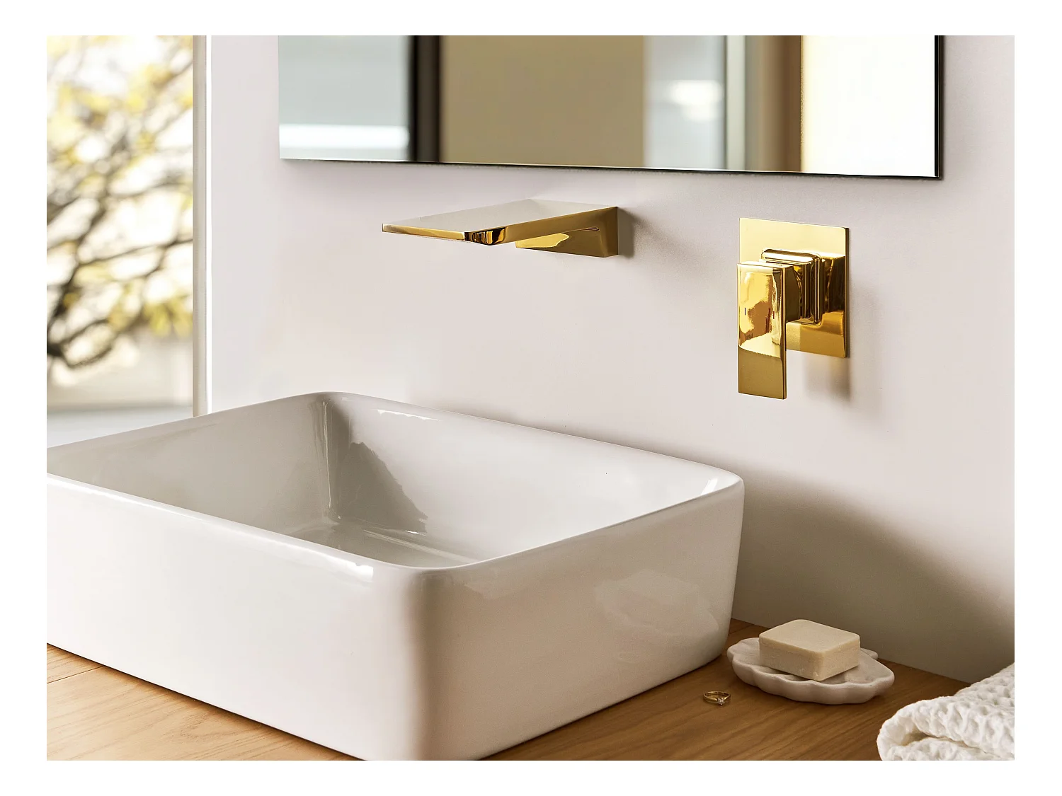 Robinet de lavabo mural KARUAY Laiton Doré