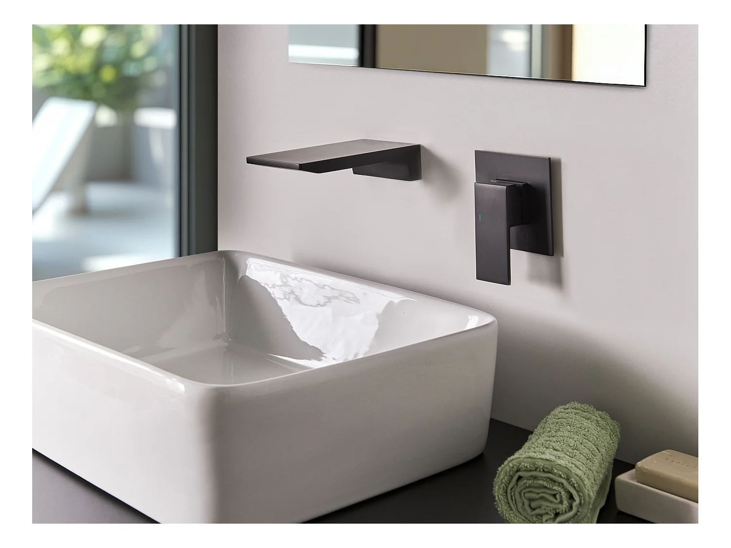 Robinet de lavabo mural KARUAY Laiton Noir