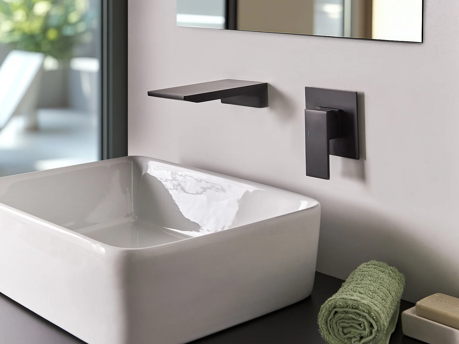 Robinet de lavabo mural KARUAY Laiton Noir