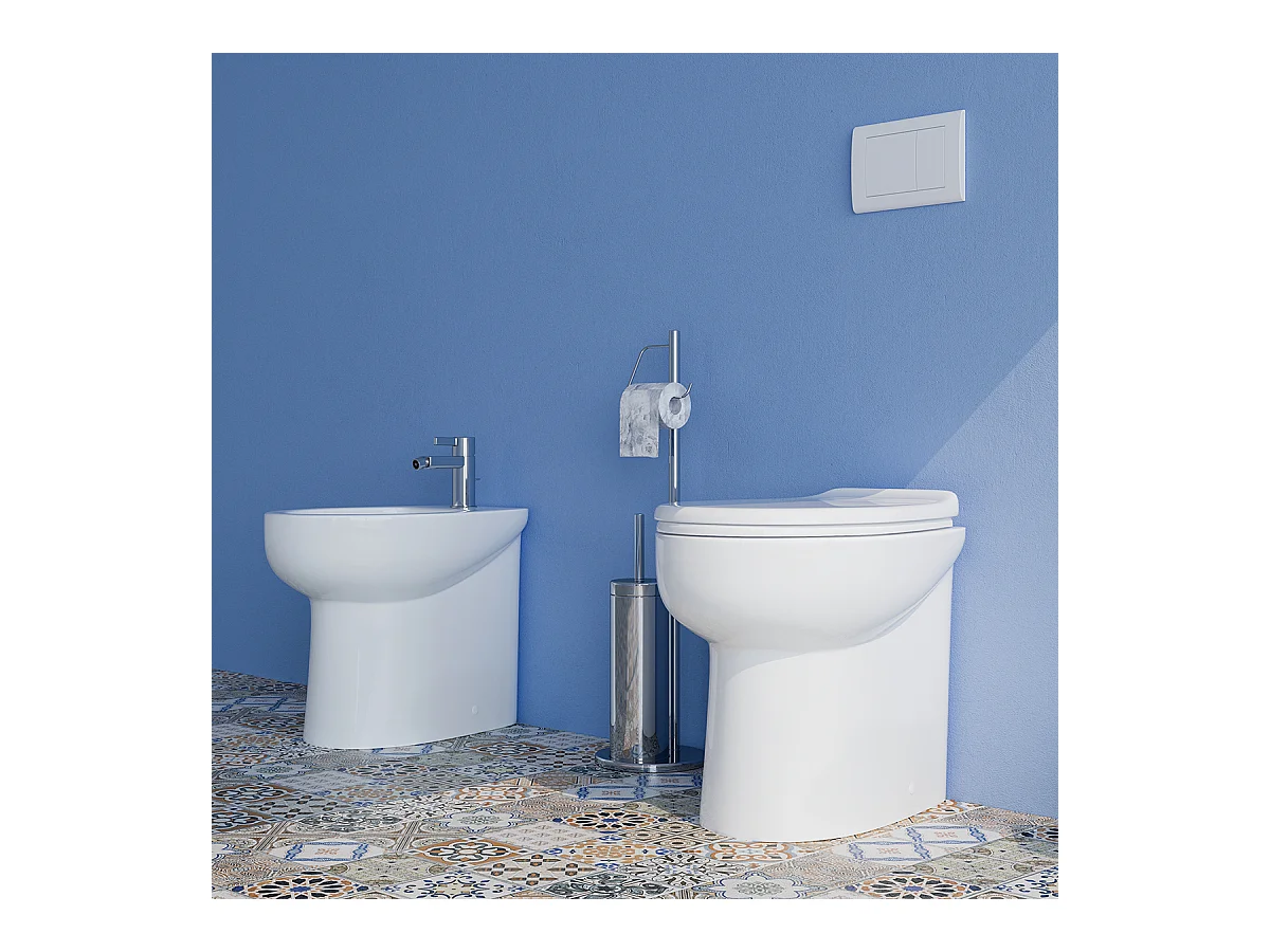 Sanitari a terra Bidet e Vaso WC filomuro con sedile coprivaso Milano