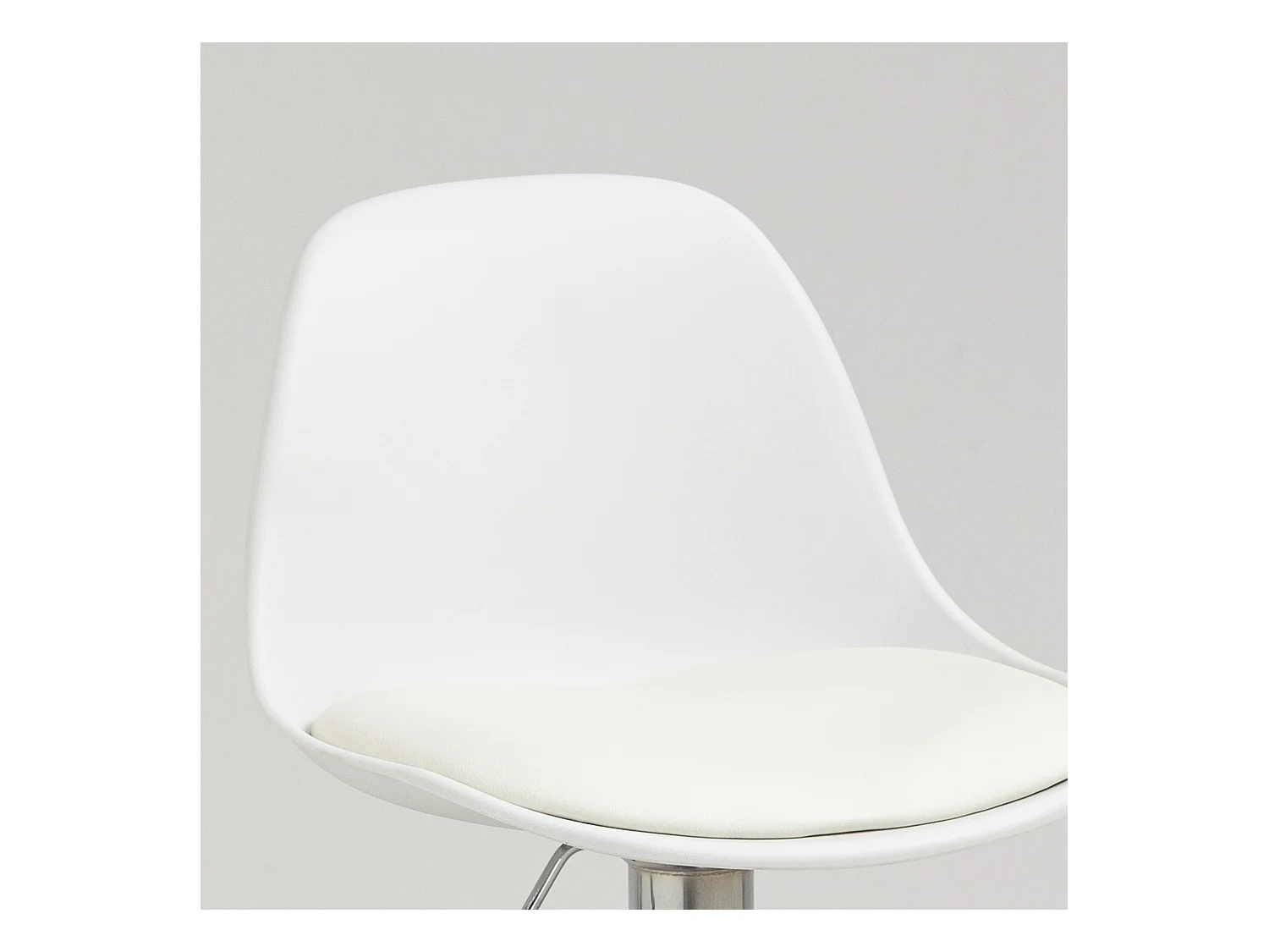 Lot de 2 tabourets de bar pivotantes en simili blanc, hauteur réglable, pied en métal argenté