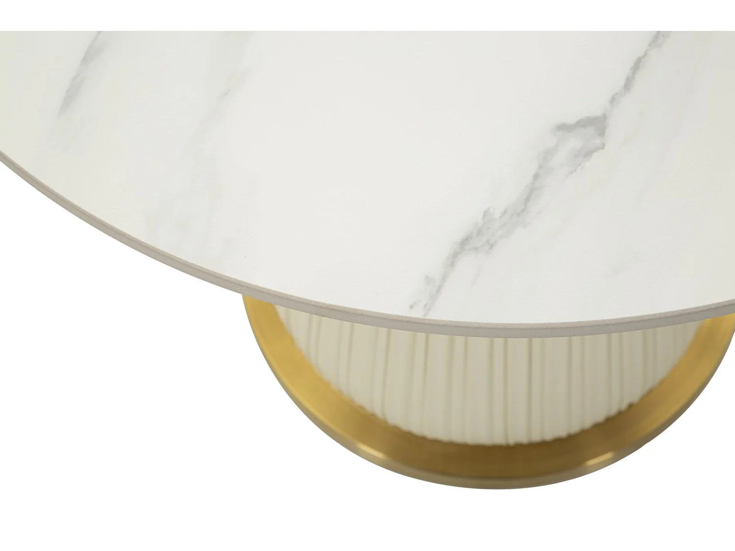 Crèmekleurige salontafel van imitatieleer met marmeren blad, ø 60x54 cm