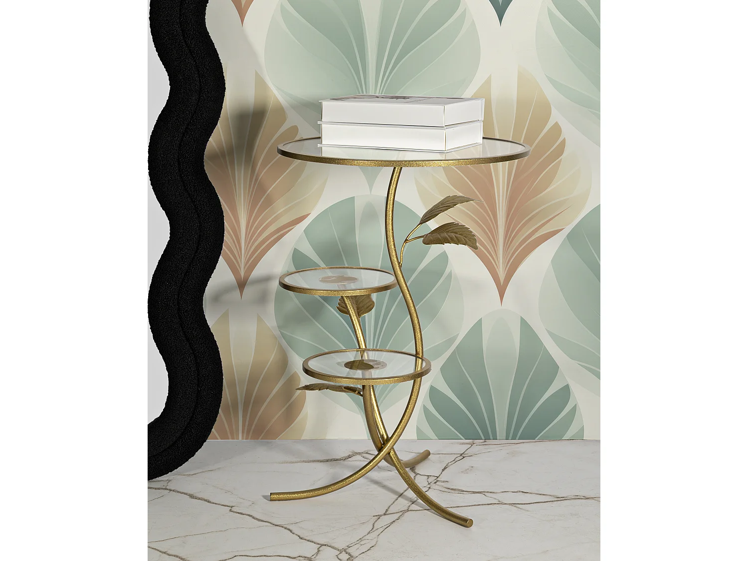 Tavolinetto con 3 ripiani in metallo dorato e vetro cm ø 54x69,5