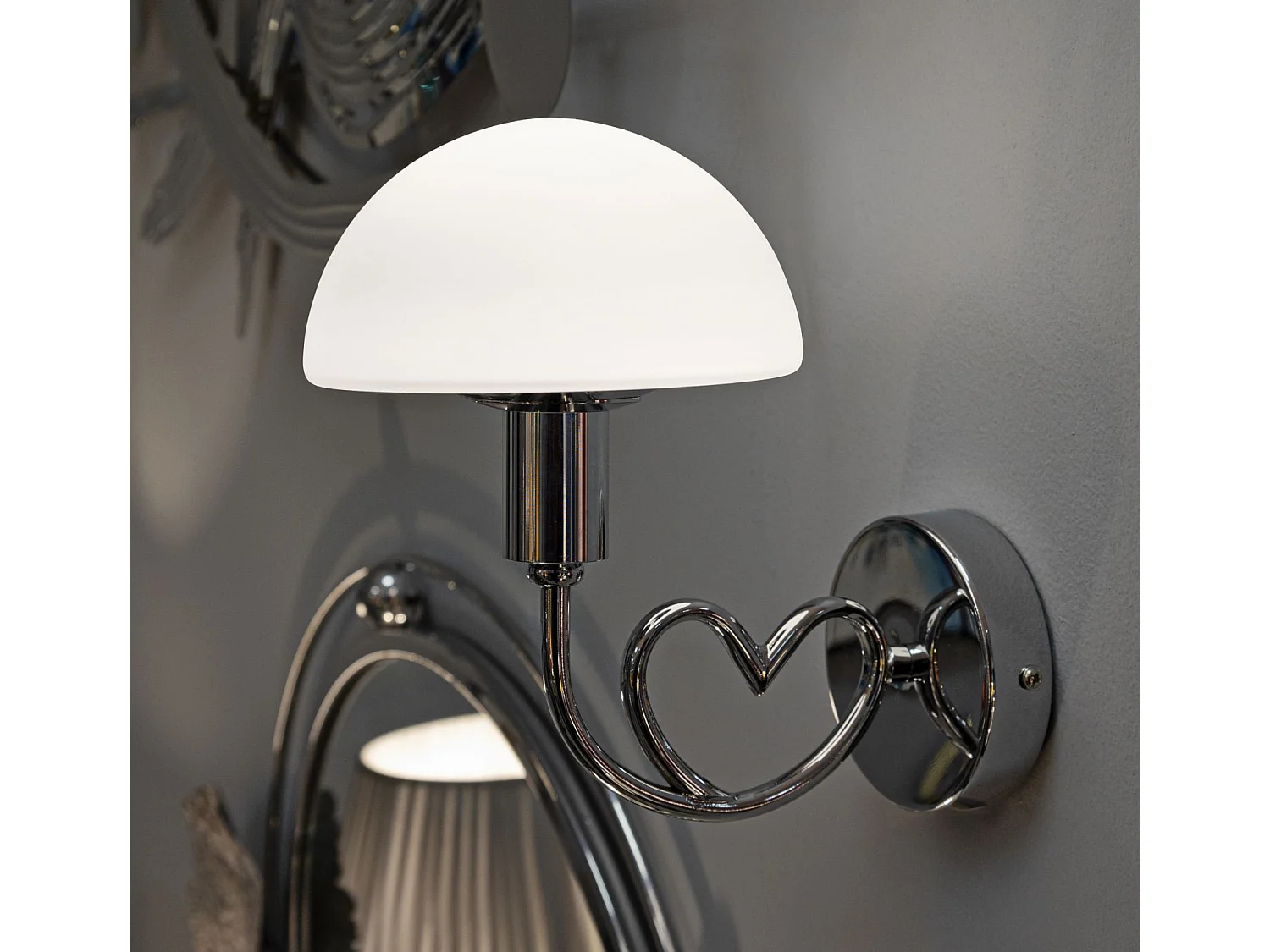 Wandlamp van zilverkleurig metaal en glas, 23x15x22 cm