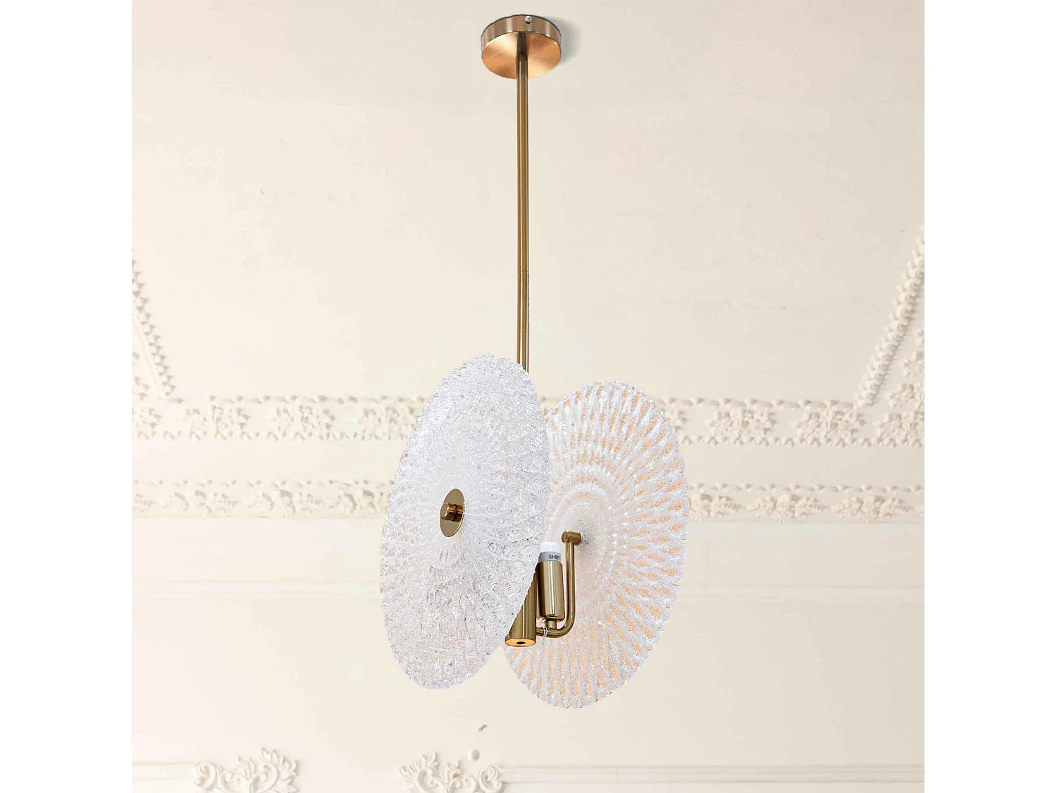 Lámpara de techo de metal dorado con pantallas de vidrio decorado Glass