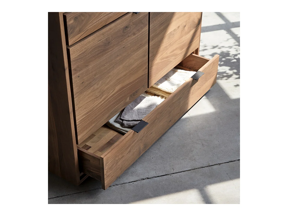 Sideboard Senson aus massivem Nussbaumholz 120